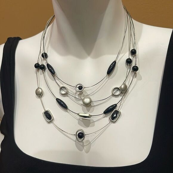 Black and silver beaded necklace - Picture 1 of 5